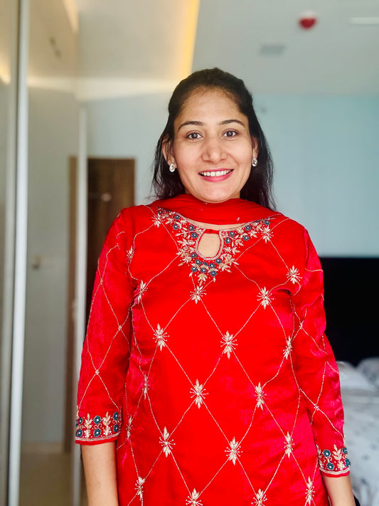 Grace in Teal – A Perfect Evening Ensemble   adiance in Red – Effortless Grace for Every Occasion ✨